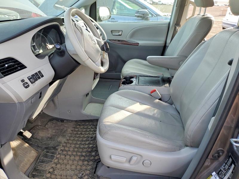 2014 Toyota Sienna xle 7-passenger