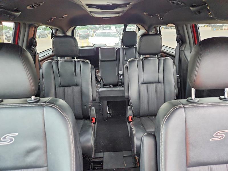 2015 Chrysler Town & Country s