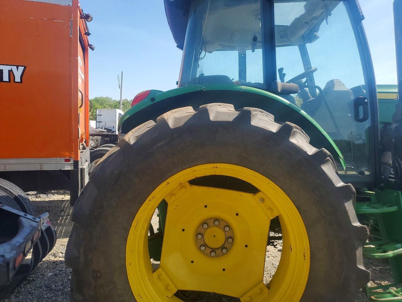 2016 John Deere 6120E