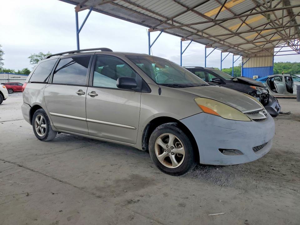 2006 Toyota Sienna le 8 Passenger