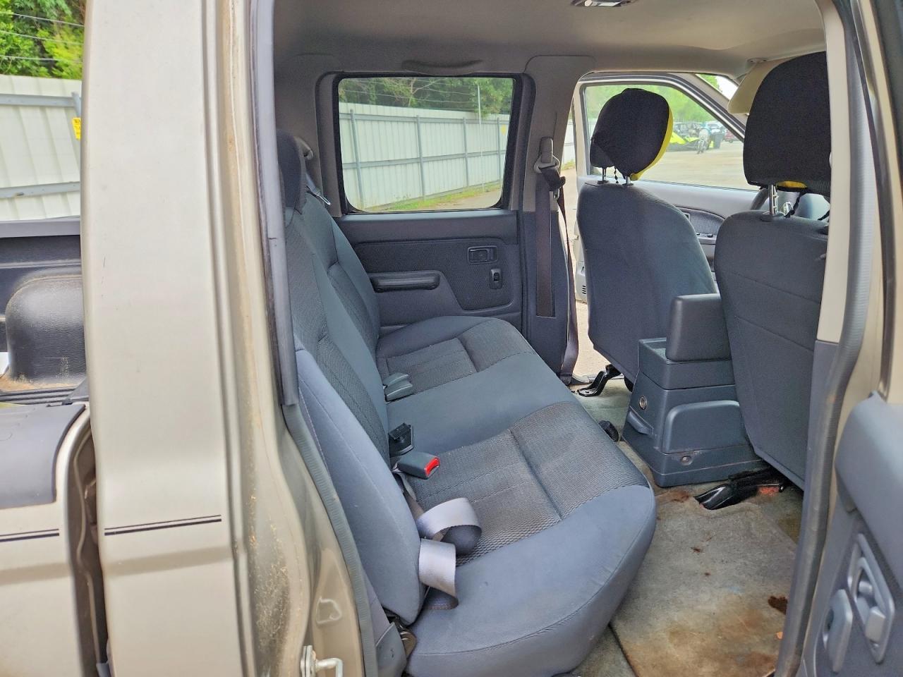 2004 Nissan Frontier Crew Cab XE V6