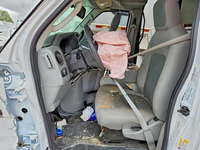 2023 Ford Econoline E450 Super Duty Cutaway Van