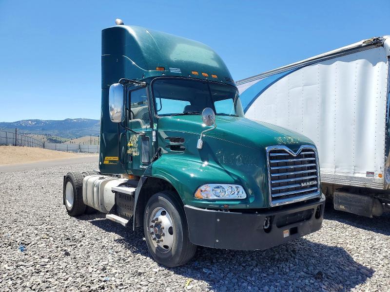 2017 Mack CXU612 Semi Truck