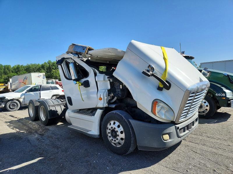 2013 Freightliner Cascadia Semi Truck