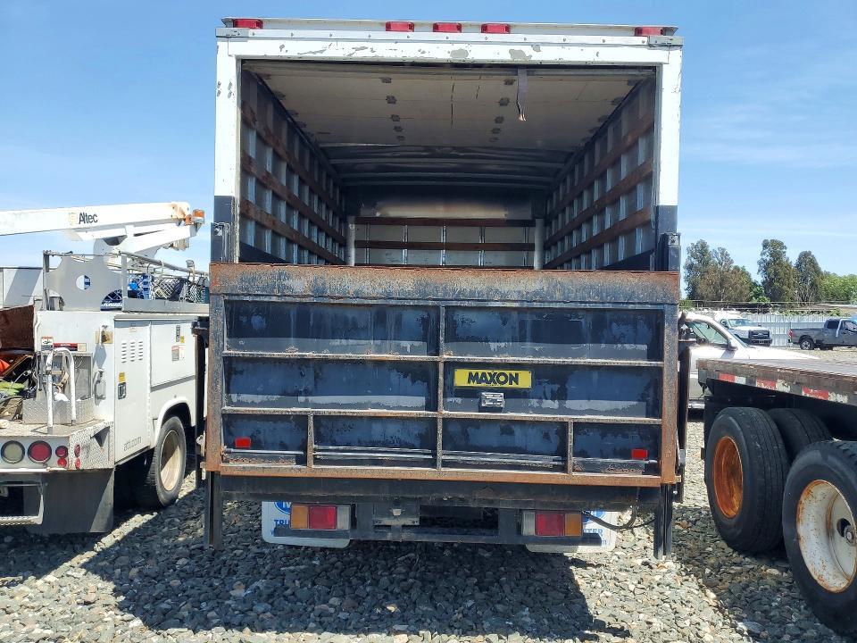 2009 Isuzu NPR