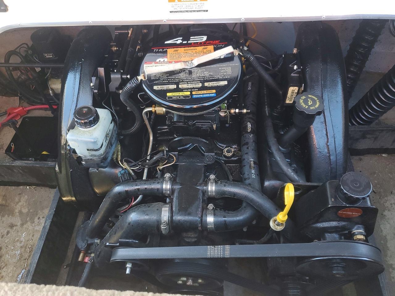 1999 Chaparral Boat