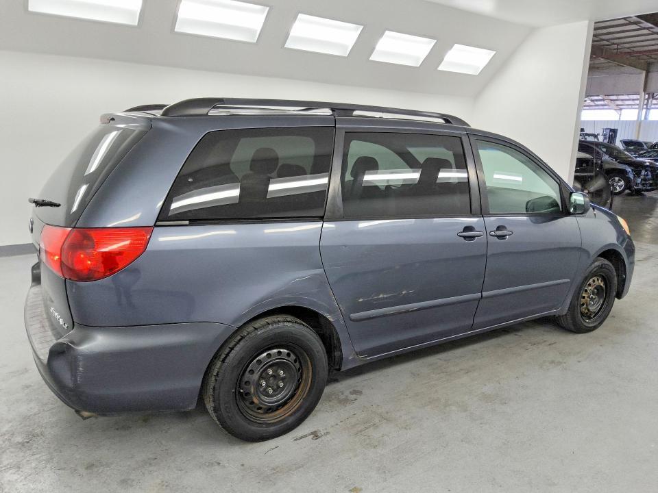 2006 Toyota Sienna le 8 Passenger
