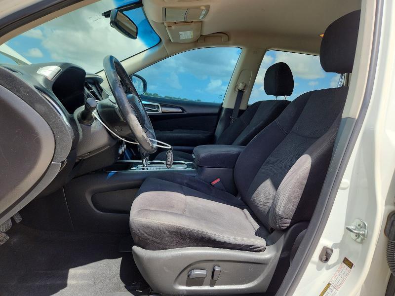 2016 Nissan Pathfinder sv