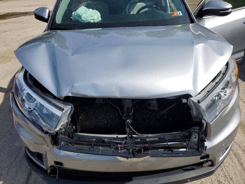 2016 Toyota Highlander le Plus
