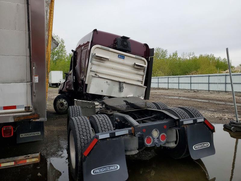 2020 Freigliner Cascadia 126
