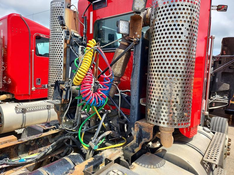 2013 Kenworth T800 Semi Truck