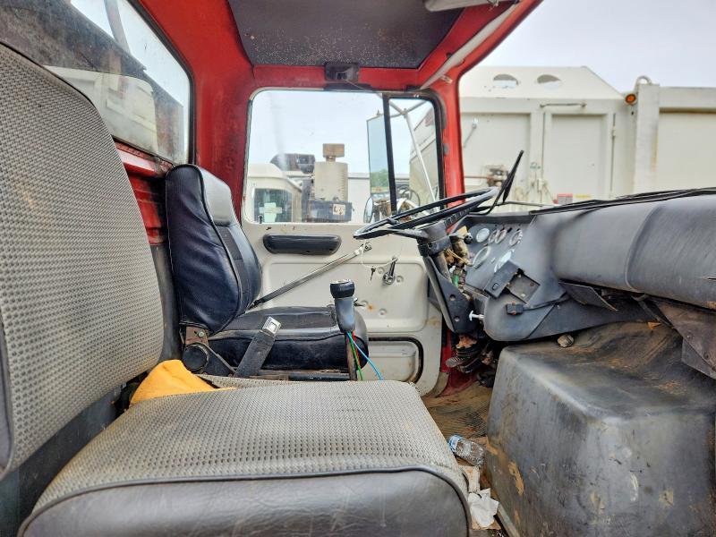 1986 Ford LT9000 Flatbed Truck
