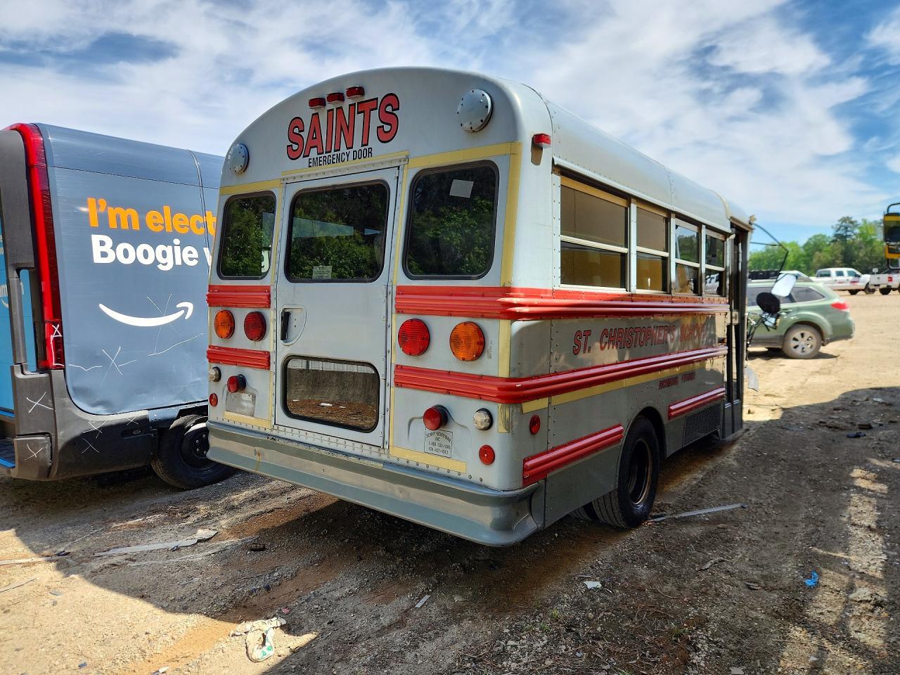 2003 GMC Savana Shuttle Bus