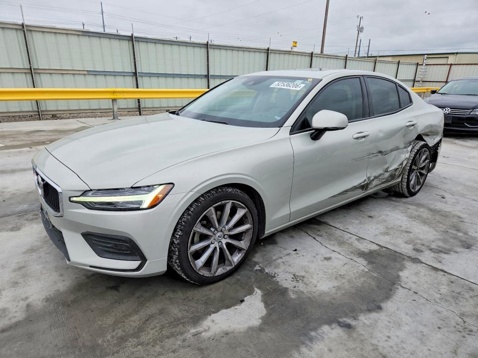 2020 Volvo S60 T5 Momentum