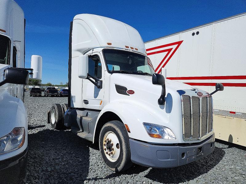 2017 Peterbilt 579 Semi Truck