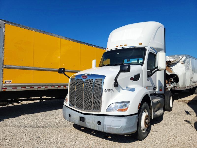 2017 Peterbilt 579 Semi Truck