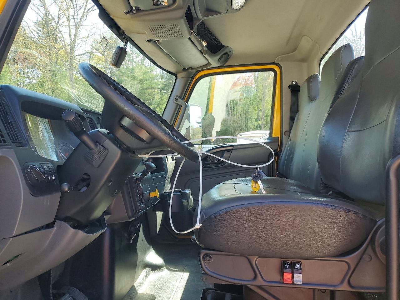 2022 International MV607-BOX Truck