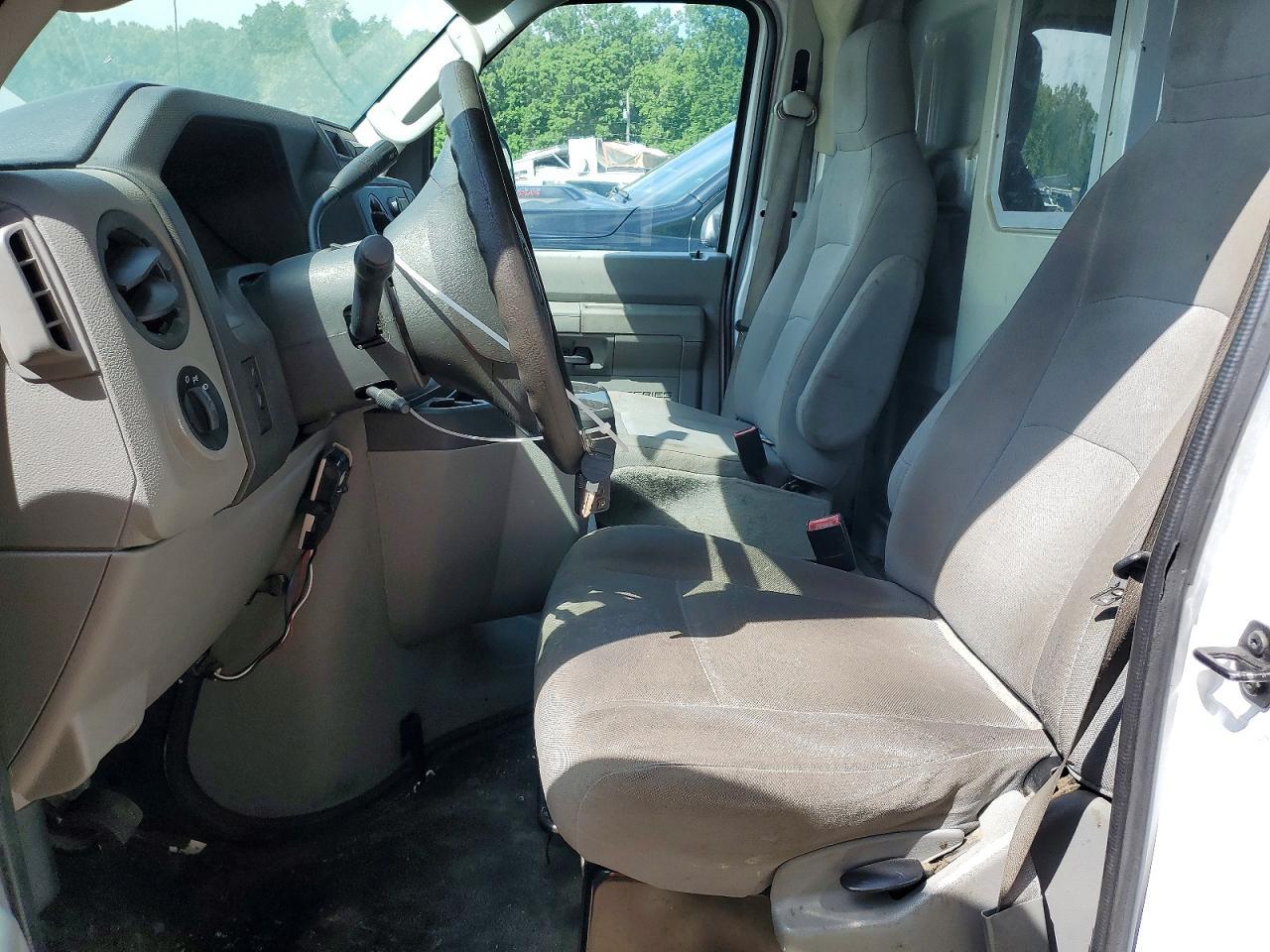 2017 Ford Econoline E350 Super Duty Cutaway Van