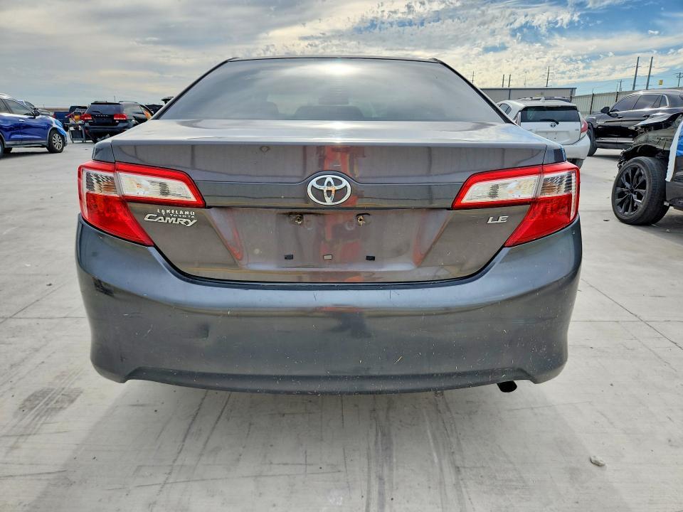 2014 Toyota Camry le