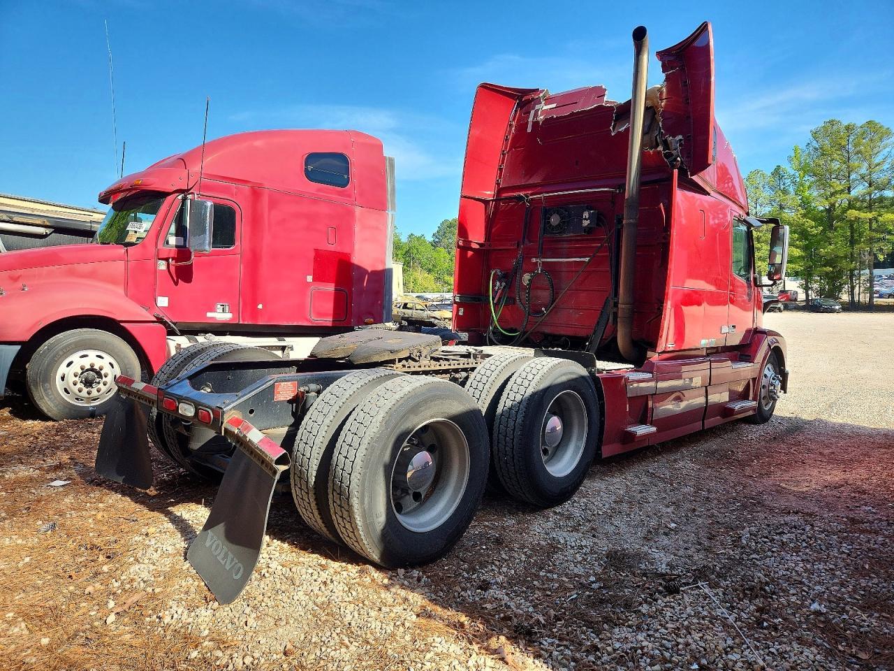 2015 Volvo VNL Semi Truck
