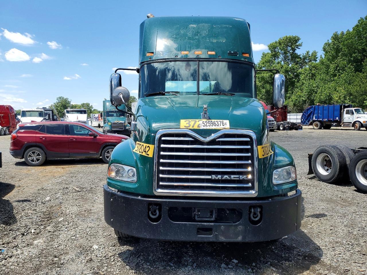2018 Mack CXU612 Semi Truck