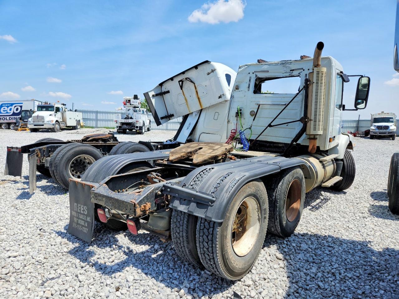 2001 Volvo VNM Semi Truck
