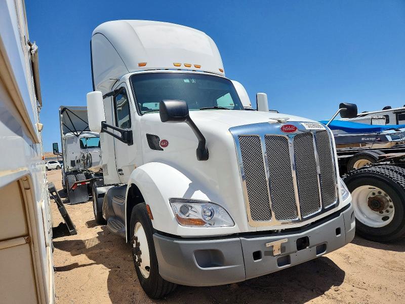 2018 Peterbilt 579 Semi Truck