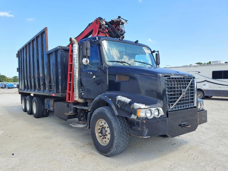 2003 Volv O VHD Grapple Crane Truck