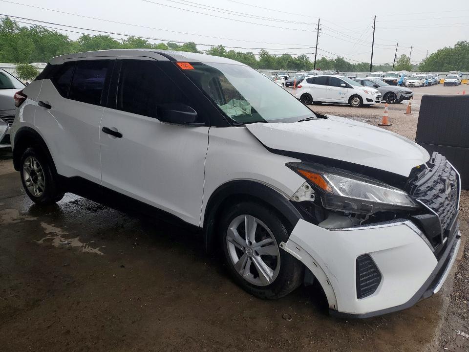 2022 Nissan Kicks s