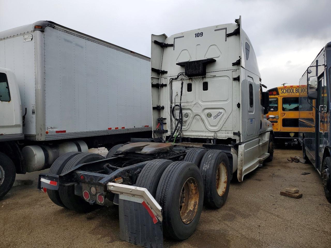 2016 Freigliner 2016 Freightliner Cascadia 125 Semi Truck