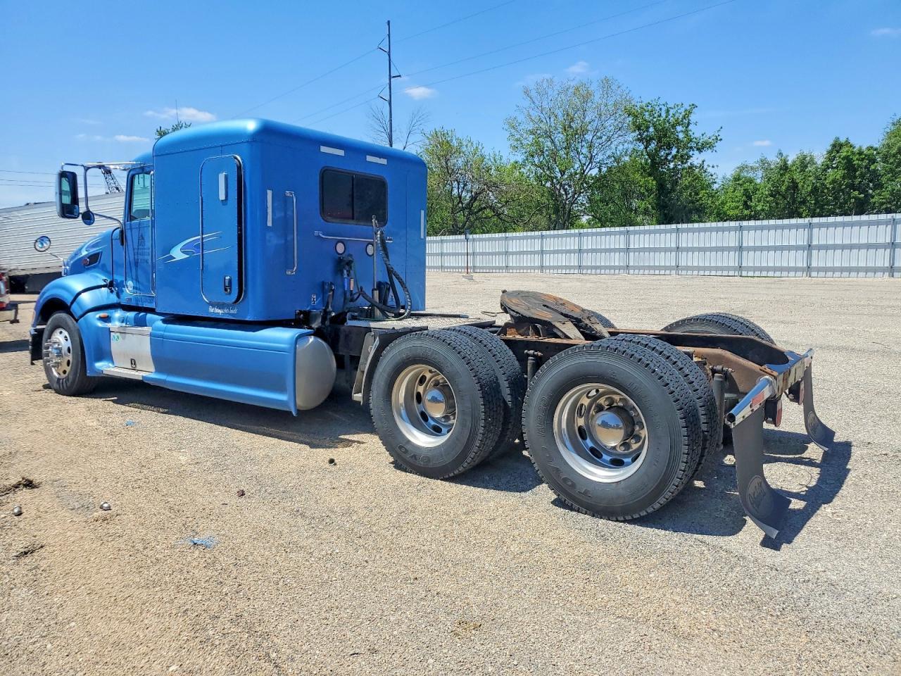 2011 Peterbilt 386 Semi Truck