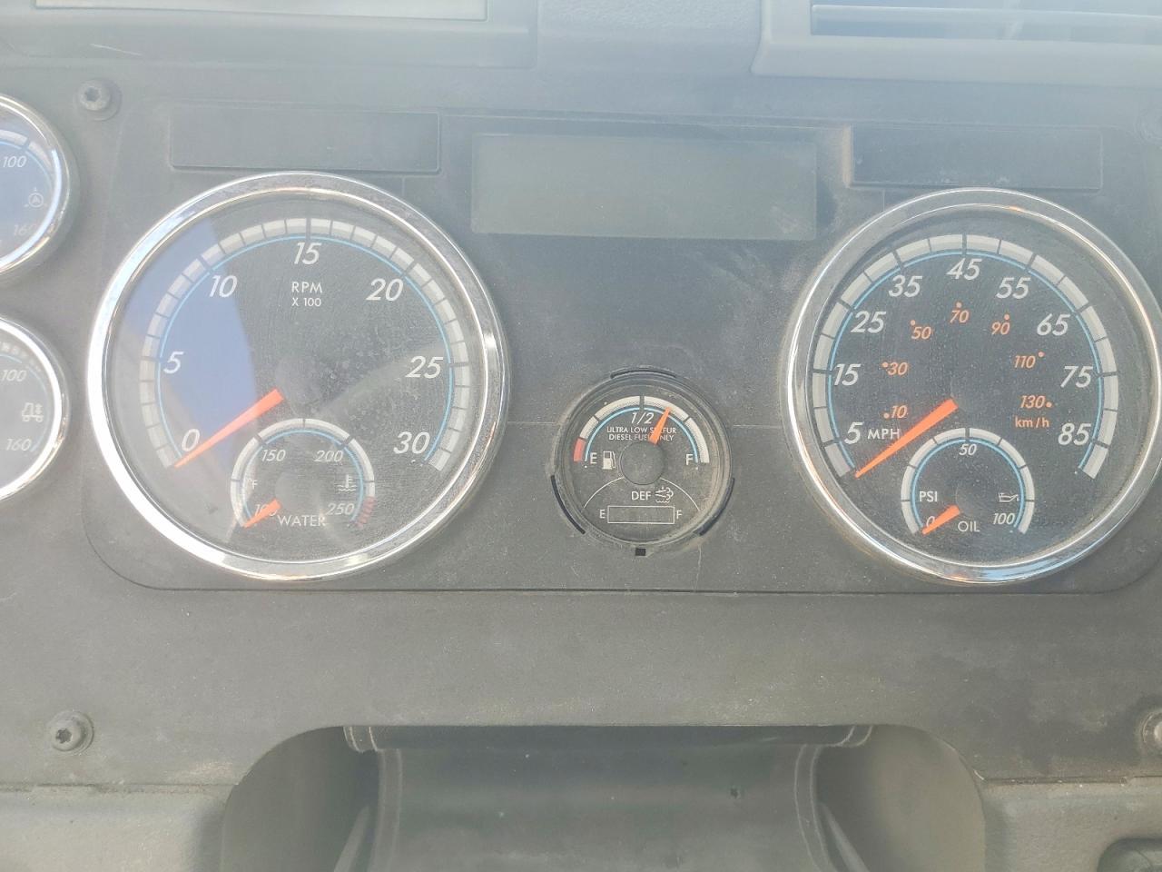 2016 Freigliner 2016 Freightliner Cascadia 125 Semi Truck