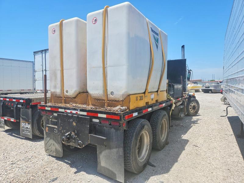 2006 Peterbilt 379 Flatbed Truck