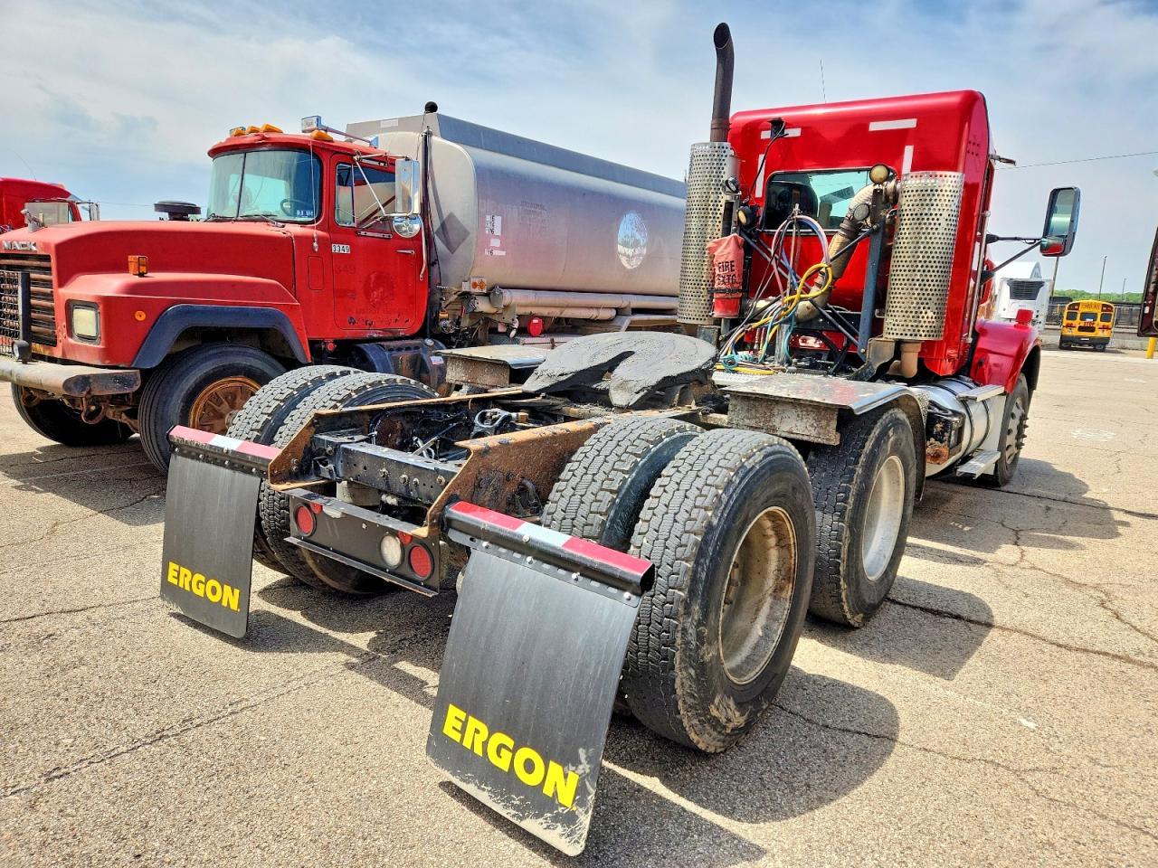 2014 Kenworth Constructi-Semi Truck