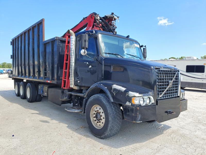 2003 Volv O VHD Grapple Crane Truck