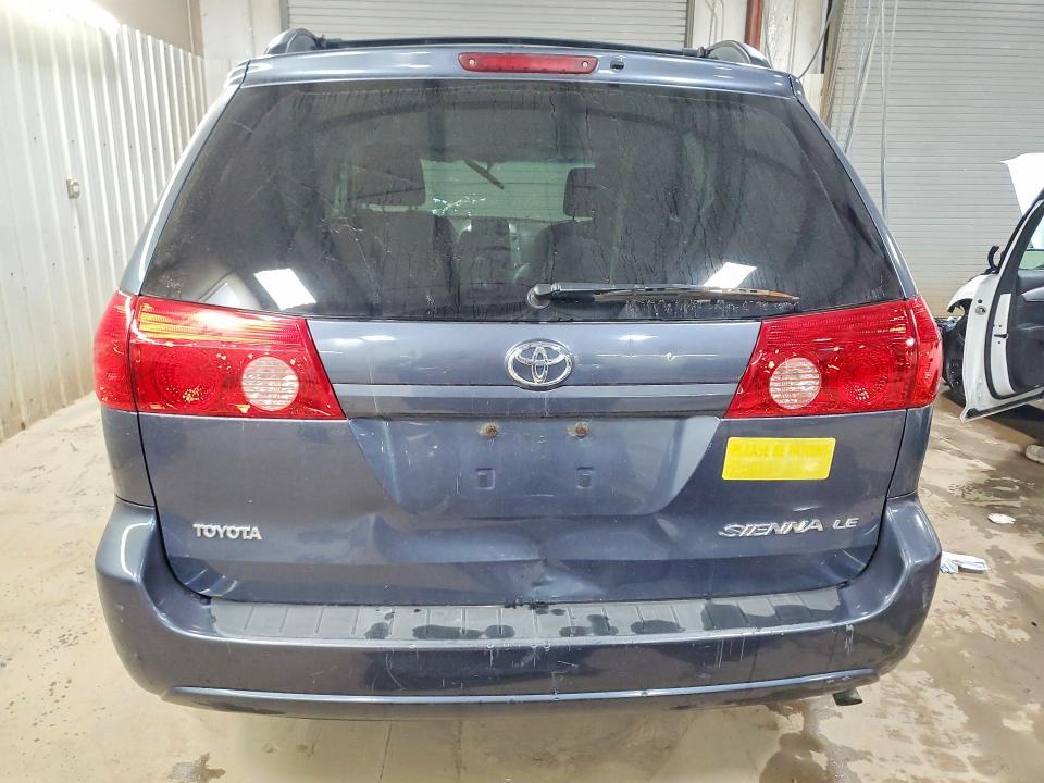 2010 Toyota Sienna le 7-passenger