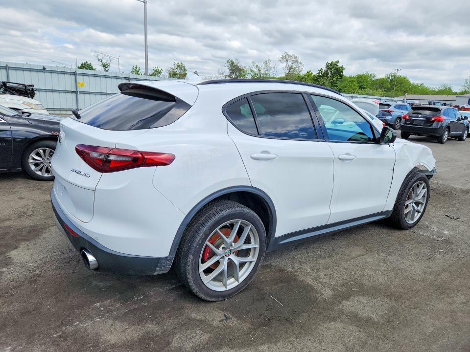 2018 Alfa Romeo Stelvio ti Sport
