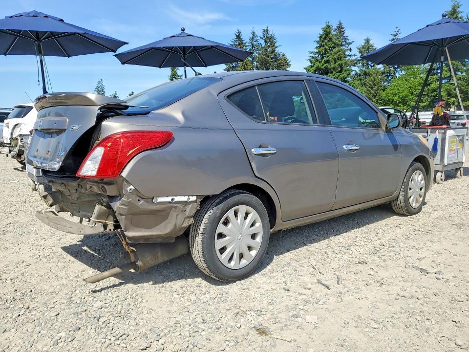 2013 Nissan Versa 1.6 s