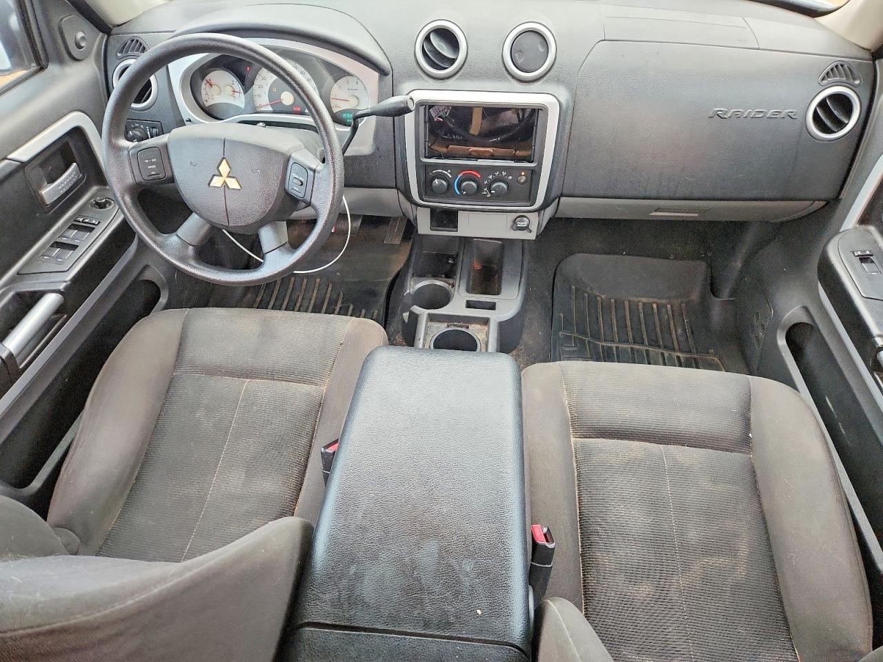 2008 Mitsubishi Raider LS