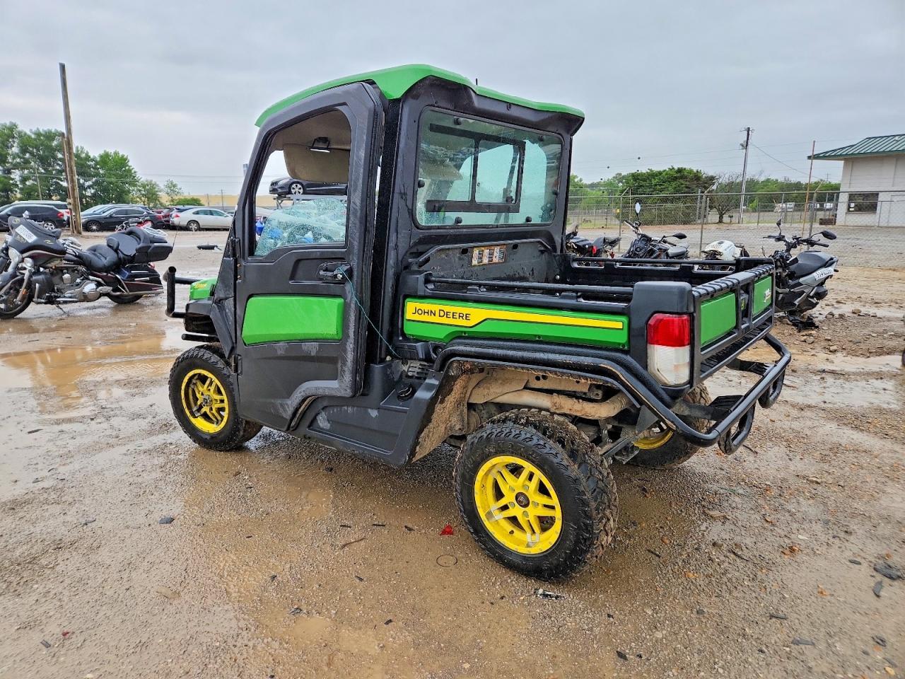 2024 John Deere XUV835R Utility Vehicle
