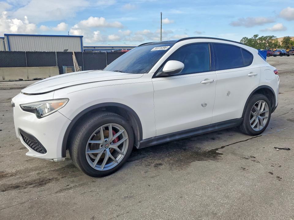 2018 Alfa Romeo Stelvio ti Sport