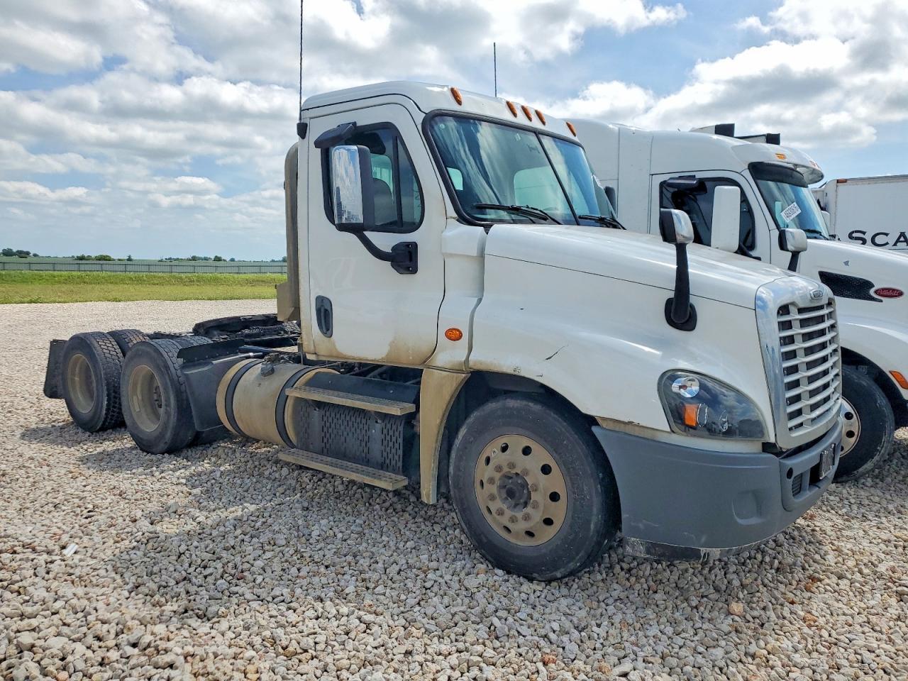 2016 Freigliner 2016 Freightliner Cascadia 125 Semi Truck