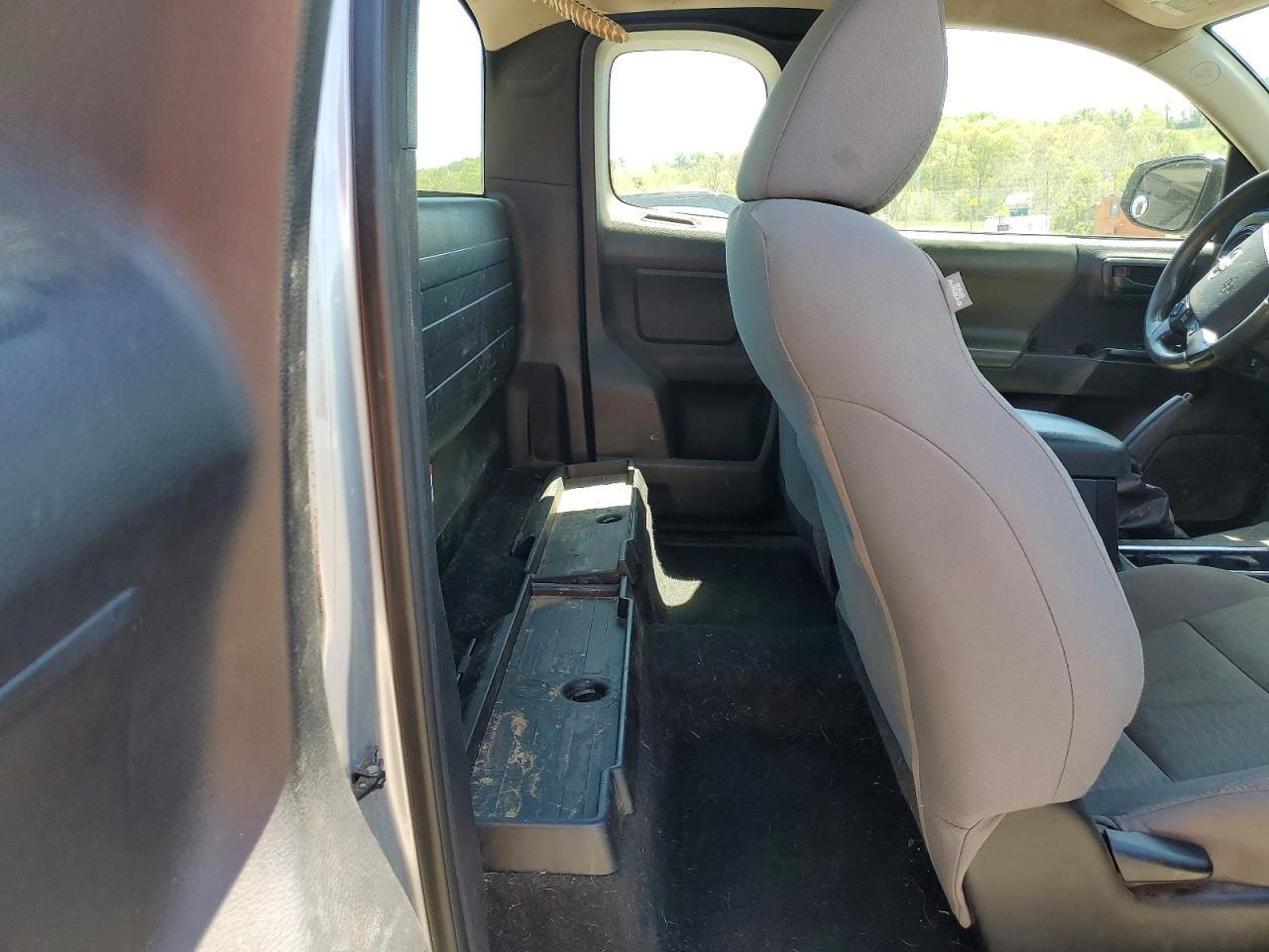 2017 Toyota Tacoma SR
