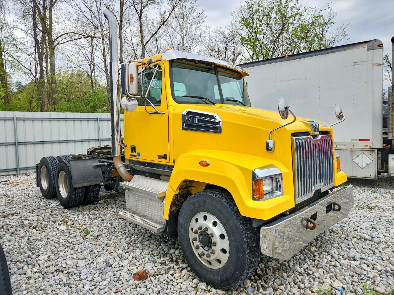 2020 Western Star 2020 Western Star 4700 Semi Truck