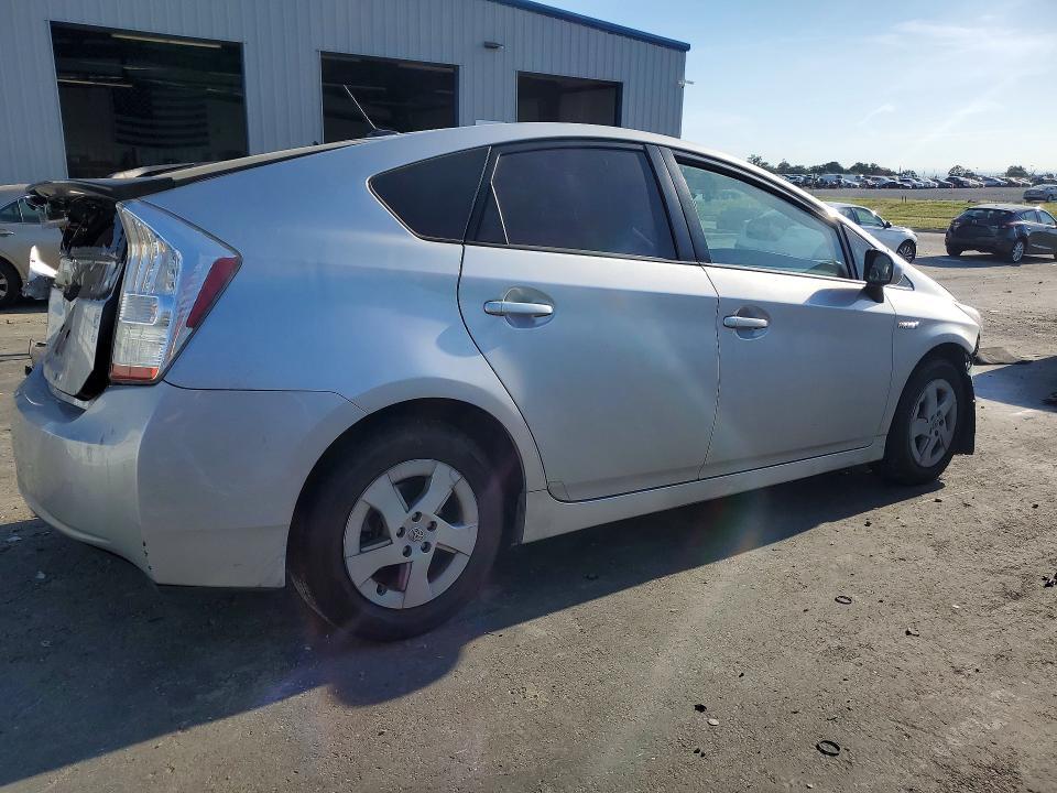 2010 Toyota Prius iii