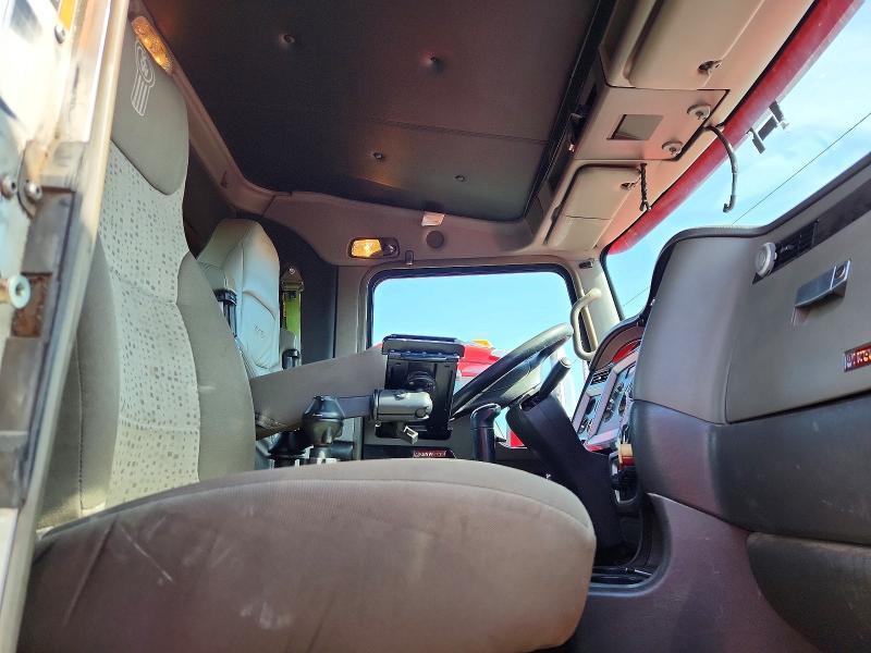 2014 Kenworth T800 Semi Truck