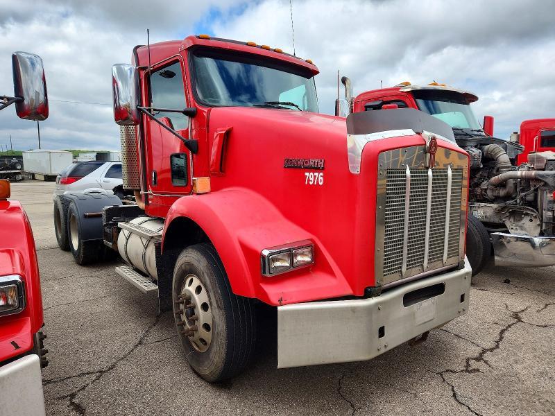2014 Kenworth T800 Semi Truck