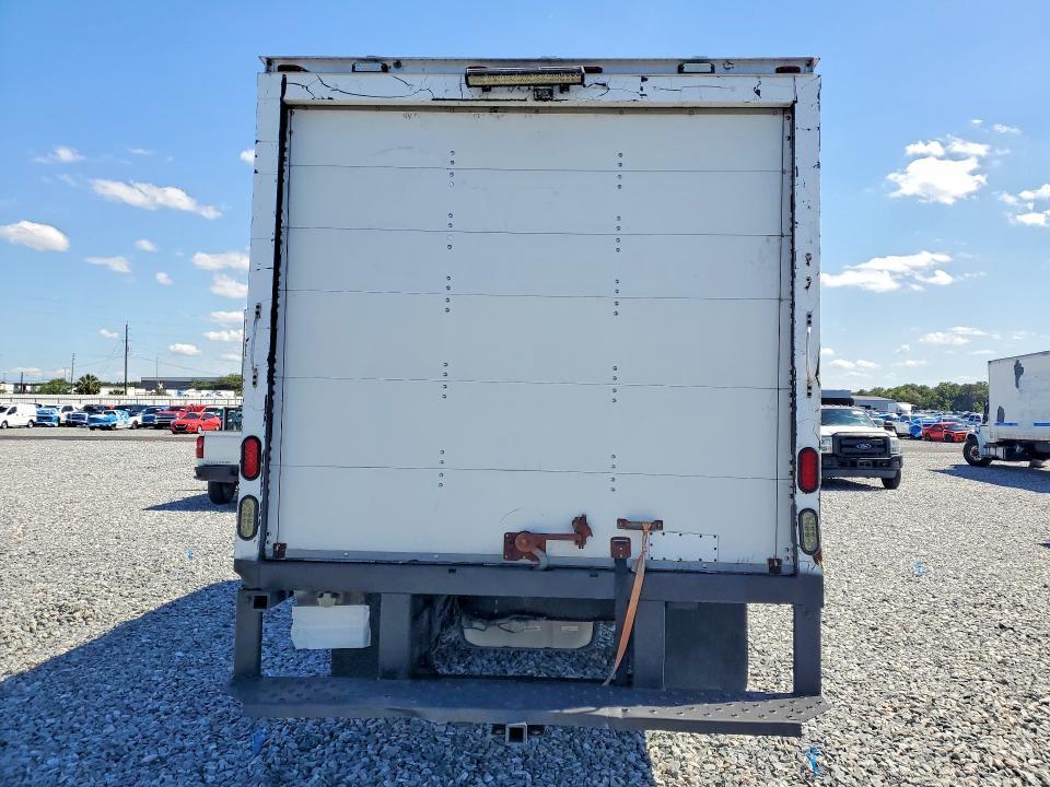 2014 Ford Econoline E450 Super Duty Cutaway Van