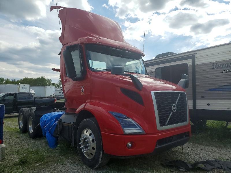 2020 Volv O VNR Semi Truck