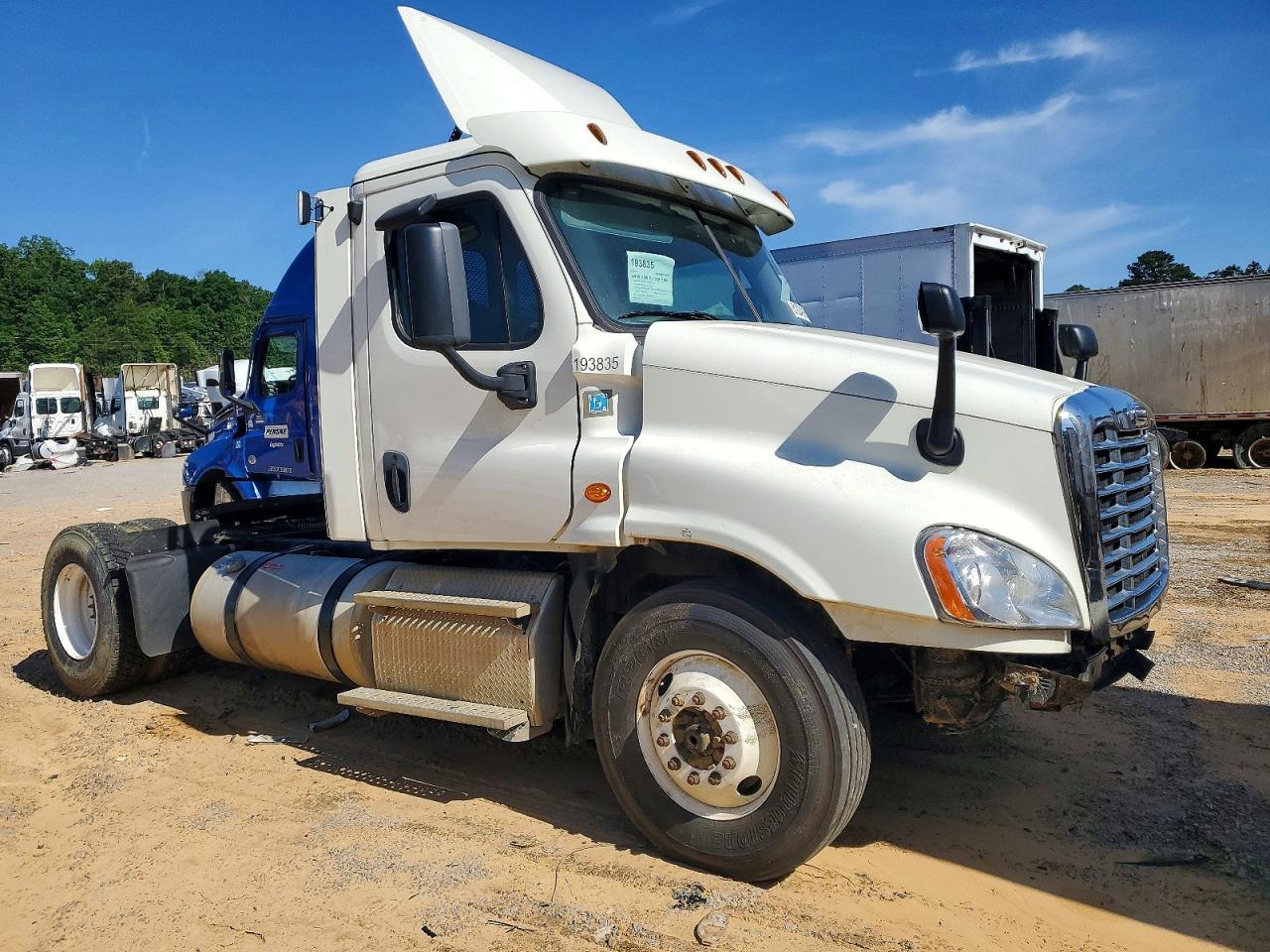 2018 Freigliner 2018 Freightliner Cascadia 125 Semi Truck